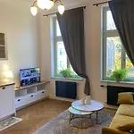 Apartamenty Secesja - Wiecej Niz Hotel - 100 Lat Historii, Komfort, Prywatnosc